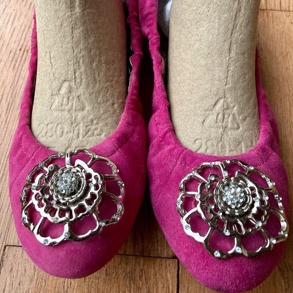 TAHARI SUEDE LEATHER BALLET FLATS FUCHSIA